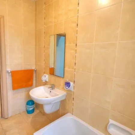 Spacious Apartment With Pool In Misrah Simar In Qala *