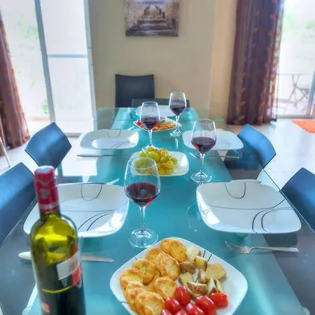 דירה Spacious Apartment With Pool In Misrah Simar In Qala *