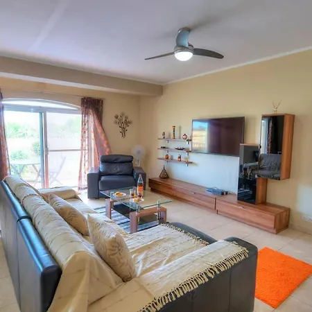 דירה Spacious Apartment With Pool In Misrah Simar In Qala Qala