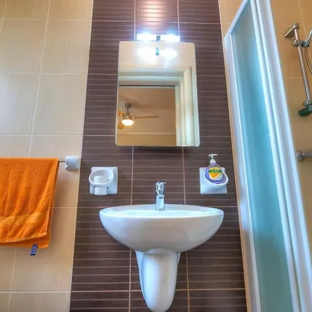 Spacious Apartment With Pool In Misrah Simar In Qala * Qala