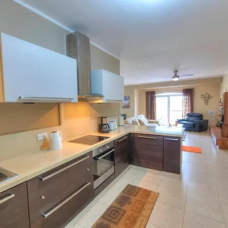 דירה Spacious Apartment With Pool In Misrah Simar In Qala *