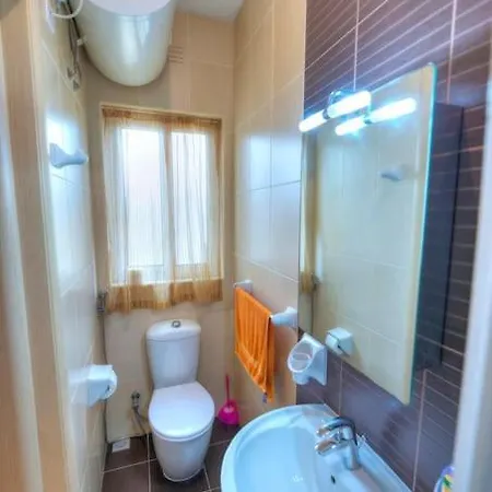 Spacious Apartment With Pool In Misrah Simar In Qala דירה *