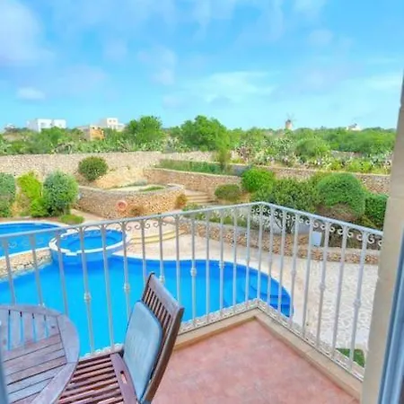 דירה Spacious Apartment With Pool In Misrah Simar In Qala Qala
