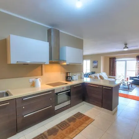 Spacious Apartment With Pool In Misrah Simar In Qala *