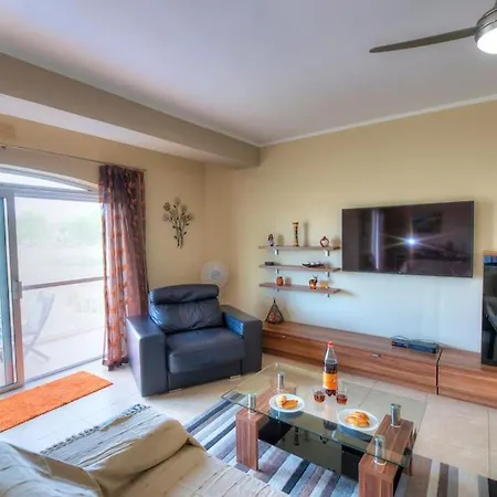 Spacious Apartment With Pool In Misrah Simar In Qala * Qala