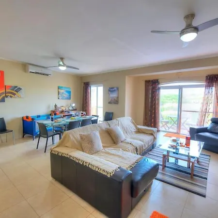 דירה Spacious Apartment With Pool In Misrah Simar In Qala *
