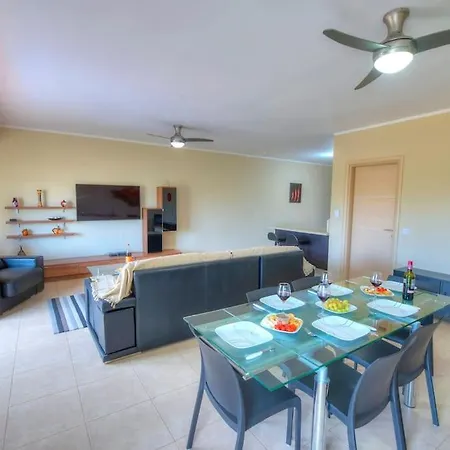 Spacious Apartment With Pool In Misrah Simar In Qala * Qala