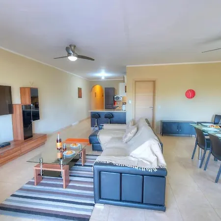 דירה Spacious Apartment With Pool In Misrah Simar In Qala Qala