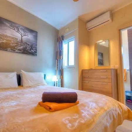 Spacious Apartment With Pool In Misrah Simar In Qala דירה Qala