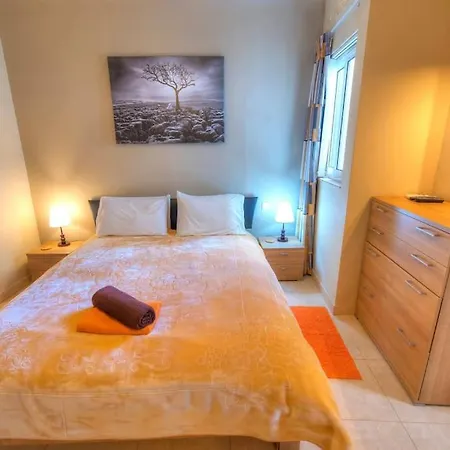 Spacious Apartment With Pool In Misrah Simar In Qala *