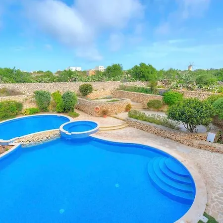 Spacious Apartment With Pool In Misrah Simar In Qala