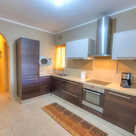 דירה Spacious Apartment With Pool In Misrah Simar In Qala Qala